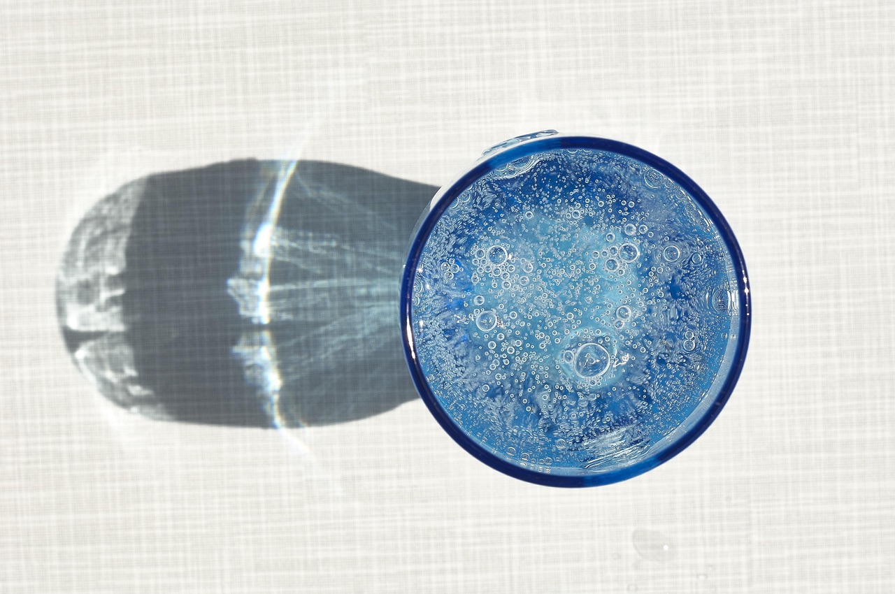 Perché bere acqua fredda al mattino può rivoluzionare la tua energia quotidiana